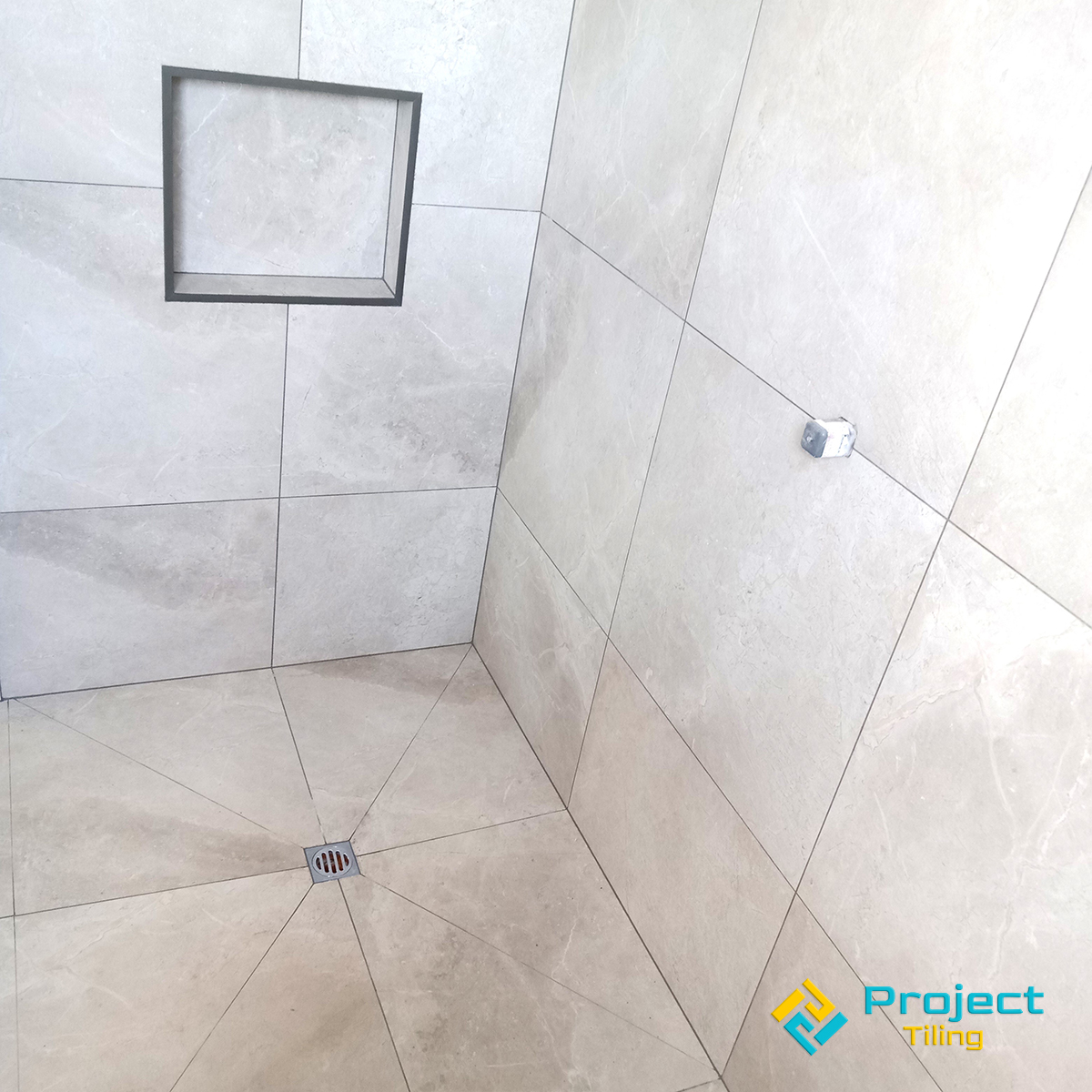 varying shades of beige and uneven staining
create a limestone look